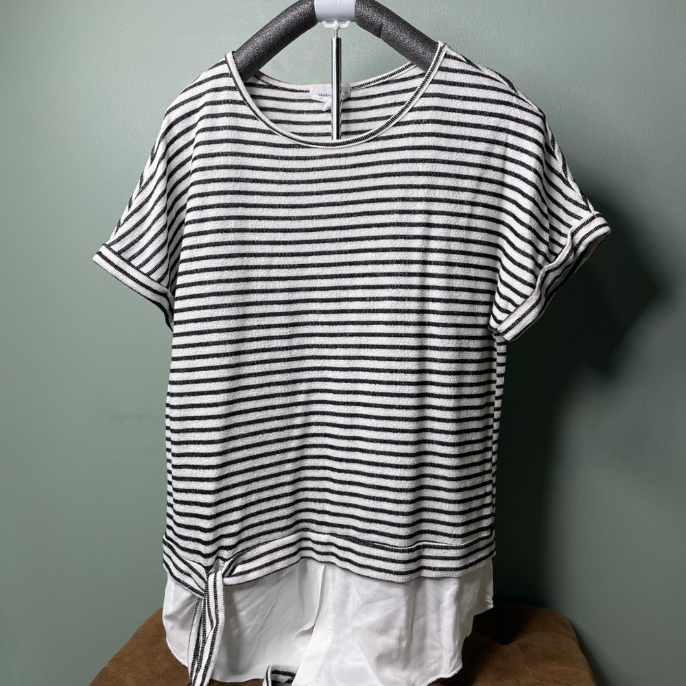 Elegant Black and White Striped Short Sleeve Top